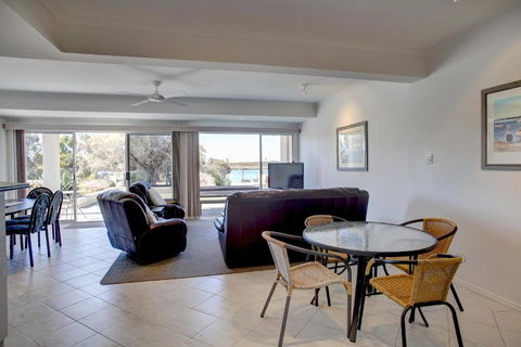 Bay Bliss In Coffin Bay - Broome Tourism 4
