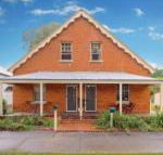 Eliza 1875 Red Brick Duplex Townhouse - Broome Tourism