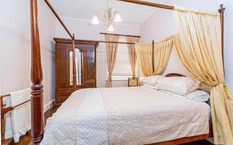 Azile 1875 Heritage Victorian Duplex - Broome Tourism 3
