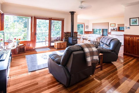 Raynella Alpaca Farmstay - Broome Tourism 5