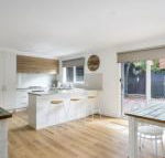 Sand Surf Beach Beautiful Rye Holiday Home - Broome Tourism