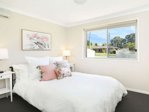 That Pink House! Comfortable Home Away From Home - Broome Tourism 3