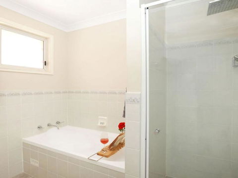 That Pink House! Comfortable Home Away From Home - Broome Tourism 5