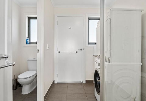 GRANITE BEACH HOUSE At Bay Of Fires - Broome Tourism 4