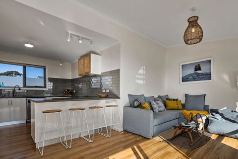 GRANITE BEACH HOUSE At Bay Of Fires - Broome Tourism 6