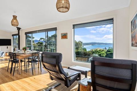 GRANITE BEACH HOUSE At Bay Of Fires - Broome Tourism 5