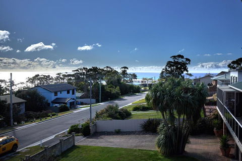 GRANITE BEACH HOUSE At Bay Of Fires - Broome Tourism 2