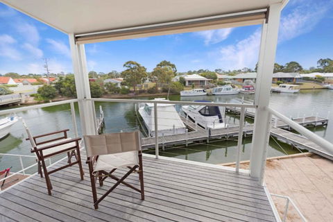Beach 2 Waterfront Villa & Beach - Broome Tourism 3