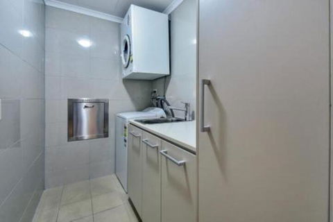 Oceana Darwin Central Oceanfront 3 Bedroom 2 Lounge Room Pool Gym Tennis Court Sleeps 9 - Broome Tourism 7