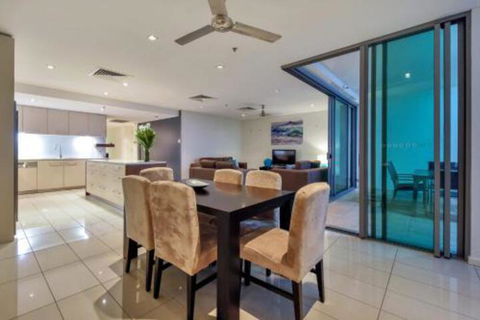 Oceana Darwin Central Oceanfront 3 Bedroom 2 Lounge Room Pool Gym Tennis Court Sleeps 9 - Broome Tourism 3