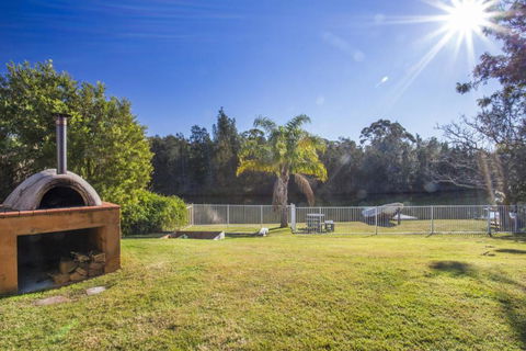 77 Lake Entrance Rd Waterfront Wonder - Broome Tourism 6
