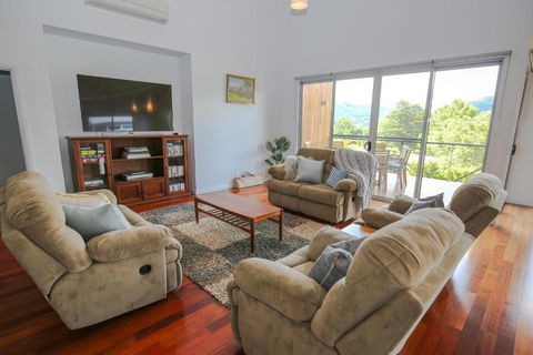 Leader Views - Broome Tourism 4