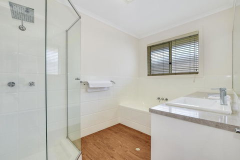 Perfect Family Escape In Mountain Creek - Broome Tourism 6