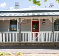 Red Door Cottage of Orange Heritage Home - Broome Tourism