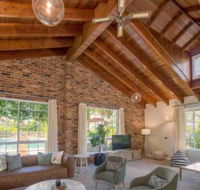 Luxurious Home on 5 Acres Close to CBD Sleeps 18 - Broome Tourism