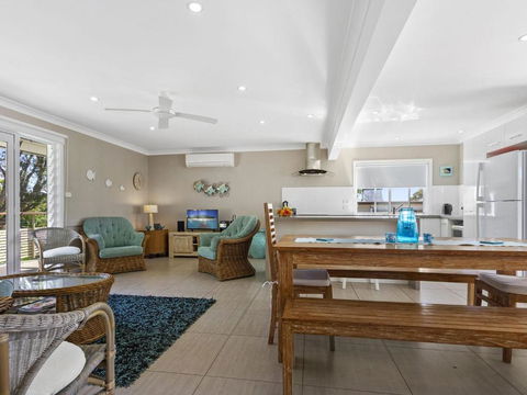 HILLTOP HAVEN In MOLLYMOOK - Broome Tourism 4
