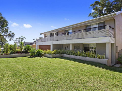HILLTOP HAVEN In MOLLYMOOK - Broome Tourism 5