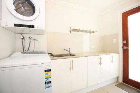 Calming Waters Pet Friendly 3 Min Walk To Beach - Broome Tourism 6
