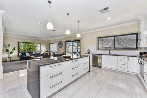 Accommodation On Lansell 2 - Broome Tourism 1