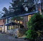 The Stone on the Hill 3 bedroom house - Broome Tourism
