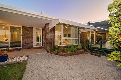 Woorim Secluded Palms Cottage - Broome Tourism 1