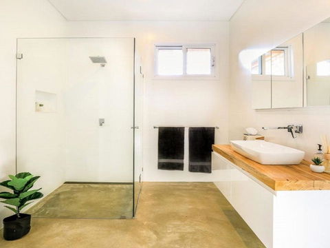 Amaroo Modern Luxurious & Chic - Broome Tourism 3