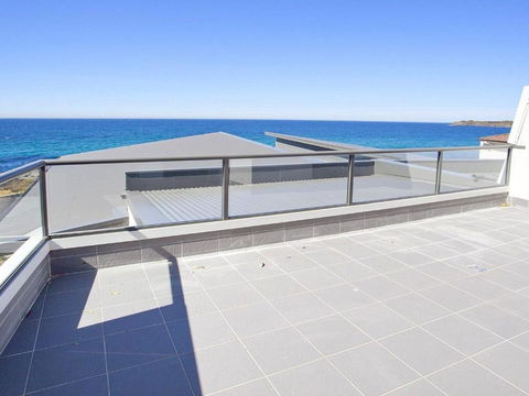 Aqua Views Over Jones Beach - Broome Tourism 2