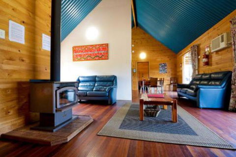 Sunnyhurst Chalets Rural Stay - Broome Tourism 3