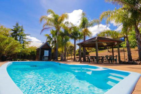 Sunnyhurst Chalets Rural Stay - Broome Tourism 5