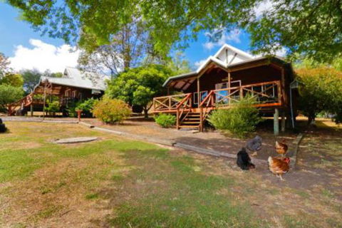 Sunnyhurst Chalets Rural Stay - Broome Tourism 0
