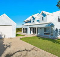 Middle Rock Beach House Beach Front Lake Cathie - Broome Tourism