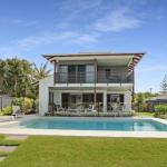 WATERFRONT HOME BORDERING MOOLOOLABA - Broome Tourism 0