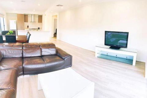 Comfortable 4BR 2Bath House Tarneit Melbourne???? - Broome Tourism 4