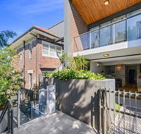 HomeHotel High End 3 Bedroom Terrace with Parking - Broome Tourism