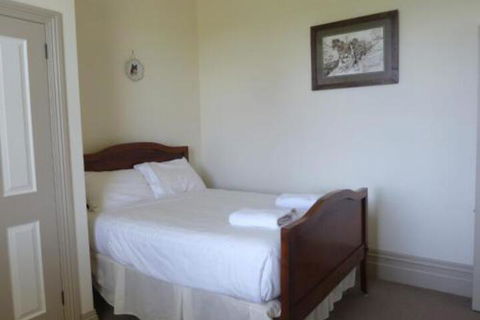 Claremont Farmhouse - Broome Tourism 7