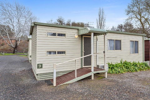 Castlemaine Central Cabin & Van Park - Broome Tourism 3