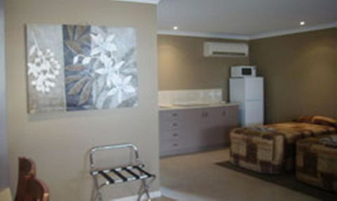Cosmos Country Motor Inn - Broome Tourism 1