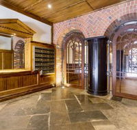Upscale Polished King Street Suite - Broome Tourism