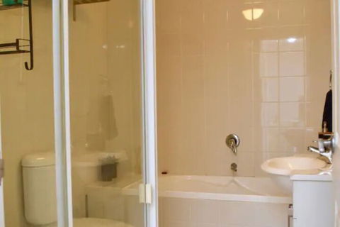 Quiet 1 Bedroom Flat In Concord - Broome Tourism 3