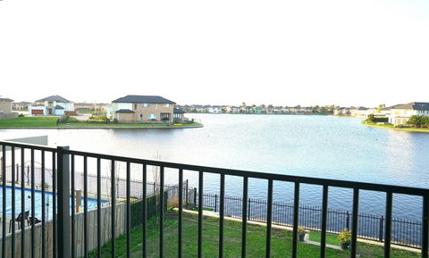 Waterfront Villa In Sanctuary Lakes - Broome Tourism 2