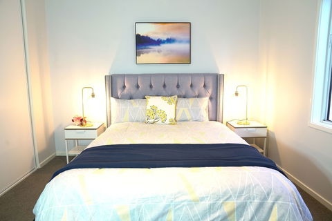 Waterfront Villa In Sanctuary Lakes - Broome Tourism 6