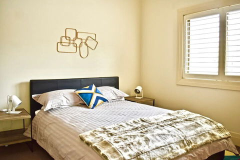 Bright & Breezy Bondi Beach Pad - Broome Tourism 6