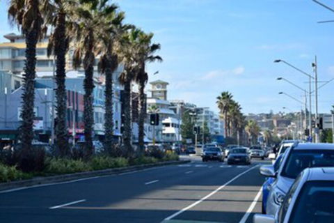 Bright & Breezy Bondi Beach Pad - Broome Tourism 1