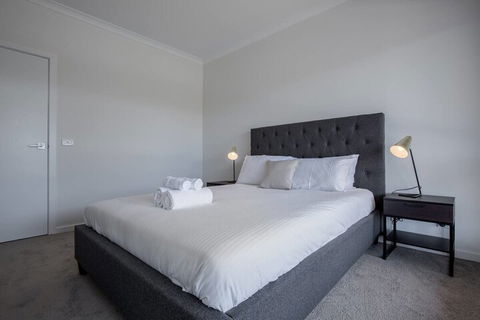 Comfy And Warm Home In Point Cook - Broome Tourism 1