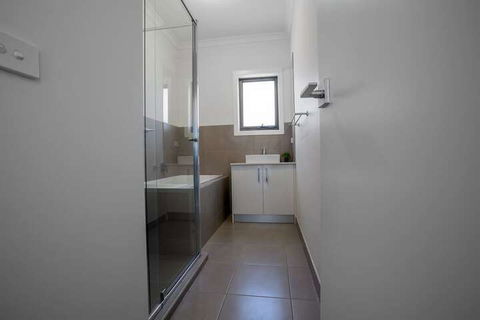 Comfy And Warm Home In Point Cook - Broome Tourism 2