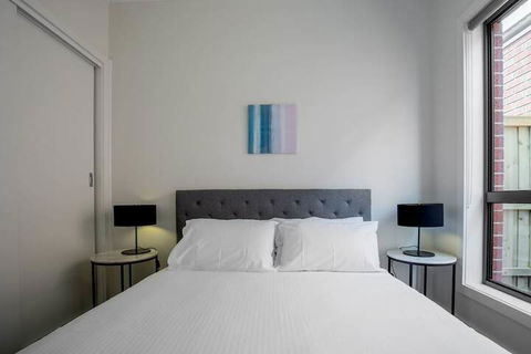 Comfy And Warm Home In Point Cook - Broome Tourism 7