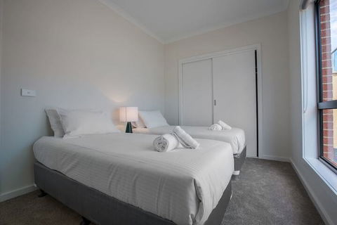 Comfy And Warm Home In Point Cook - Broome Tourism 3