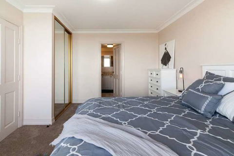 Milsons Point Apartment With Harbour Bridge Views - Broome Tourism 3
