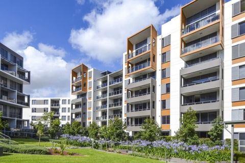 Sun-drenched 3 Bedroom Apartment In Turrella - Broome Tourism 1