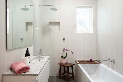Garden Style Apartment In Prime Location - Broome Tourism 4
